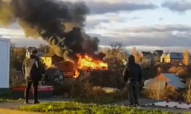 Smoke and fire rise from a residential building following a Ukrainian drone attack, amid the ongoing Russia-Ukraine conflict, in the Ramenskoye district, near Moscow, Russia November 10, 2024, in this screengrab obtained from a social media video. via REUTERS  THIS IMAGE HAS BEEN SUPPLIED BY A THIRD PARTY. NO RESALES. NO ARCHIVES.