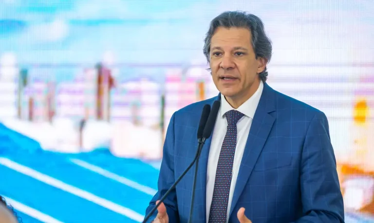 Brasília (DF), 30/10/2024 - Ministro da Fazenda Fernando Haddad fala durante cerimônia Nova Indústria Brasil - Missão 3: Infraestrutura, Saneamento, Moradia e Mobilidade Sustentáveis para a Integração Produtiva e o Bem-Estar nas Cidades. Foto: Diogo Zacarias/MF