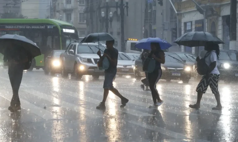 São Paulo (SP), 06/11/2024 - Chuva forte atinge o centro de São Paulo no final da tarde. Foto: Paulo Pinto/Agência Brasil