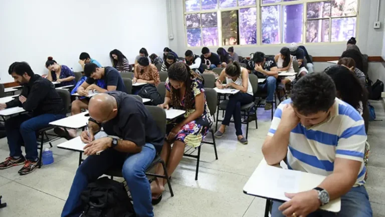 Estudantes durante prova / Foto: Divulgação/ MEC