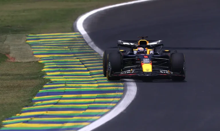 Max Verstappen, da Red Bull, em treino durante o Grande Prêmio São Paulo de Fórmula 1
01/11/2024 REUTERS/Amanda Perobelli