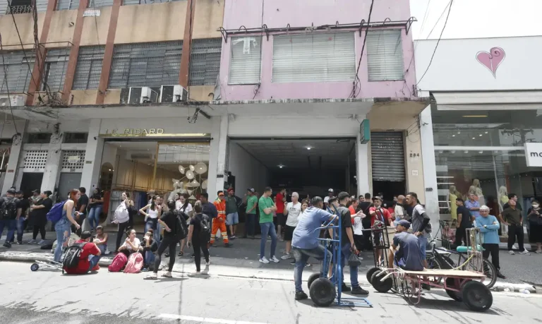 São Paulo (SP), 30/10/2024 - Incêndio de grandes proporções atingiu Shopping Center na região do Brás em São Paulo. Foto: Paulo Pinto/Agência Brasil