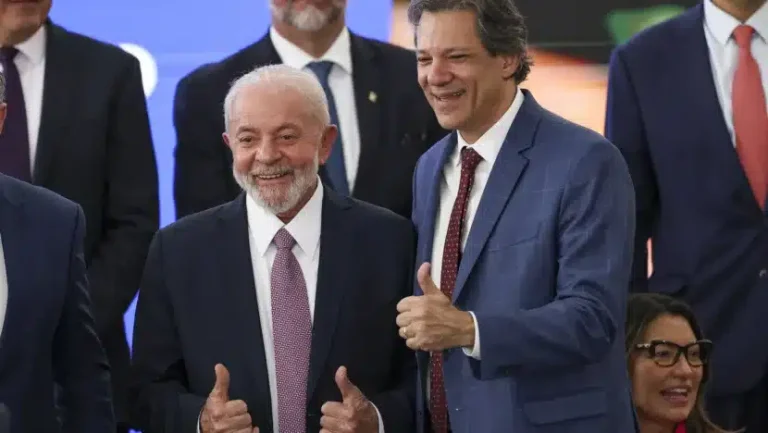 Presidente Luiz Inácio Lula da Silva com o ministro da Fazenda, Fernando Haddad / Foto: Marcelo Camargo / Agência Brasil