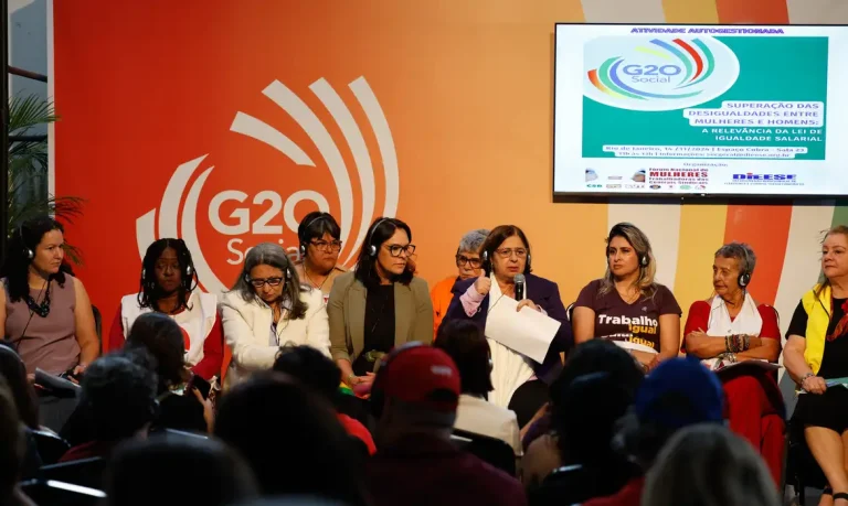 Rio de Janeiro(RJ), 14/11/24 - A ministra das Mulheres, Cida Golçalves, participa da atividade autogestionada “Superação das Desigualdades entre mulheres e homens no Mercado de Trabalho: a relevância da Lei de Igualdade Salarial