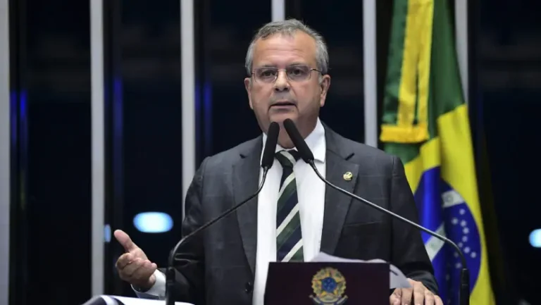 Rogério Marinho (PL), líder da oposição no Senado, em discurso na tribuna / Foto: Pedro França / Senado