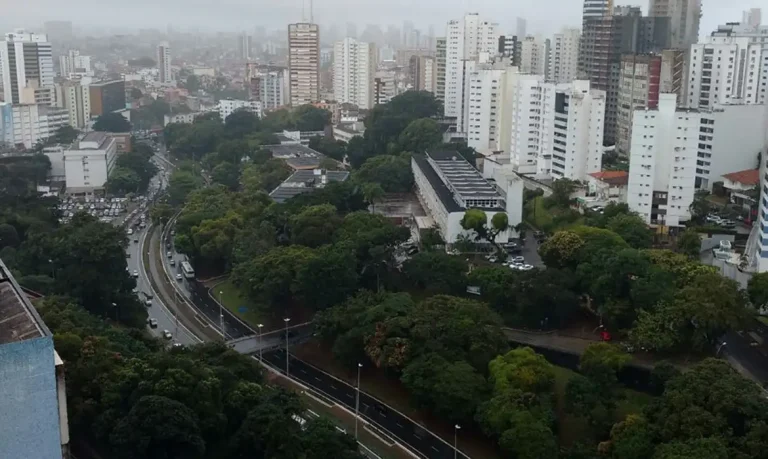 Por causa da chuva, Defesa Civil mantém alerta por três dias em Salvador (Divulgação/Andréa Mariani)