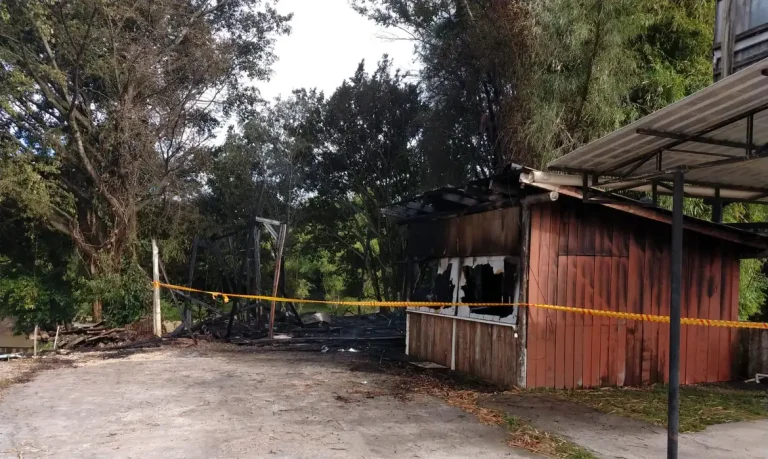 Rio do Sul (SC), 17/11/2024 - Incêndio na casa de Francisco Wanderley Luiz, que atentou contra a democracia no STF. Foto: Corpo de Bombeiros de Santa Catarina/Divulgação