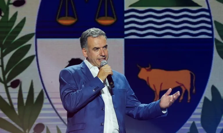 Presidential candidate, Yamandu Orsi speaks on stage following early results of the presidential election run-off between Orsi and the candidate of the ruling conservative coalition Alvaro Delgado, in Montevideo, Uruguay November 24, 2024. REUTERS/Mariana Greif