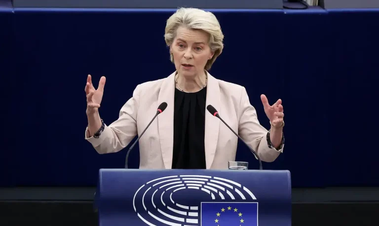 Presidente da Comissão Europeia, Ursula von der Leyen, durante sessão do Parlamento Europeu, em Strasbourg, na França
27/11/2024
REUTERS/Yves Herman