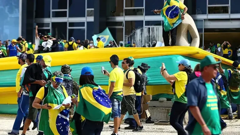 Manifestantes em Brasília no dia 8 de janeiro / Foto: Marcelo Camargo/Agência Brasil