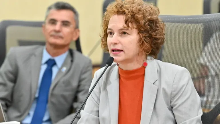 Deputada estadual Isolda Dantas durante pronunciamento no plenário da Assembleia Legislativa do Rio Grande do Norte - Foto: João Gilberto ALRN