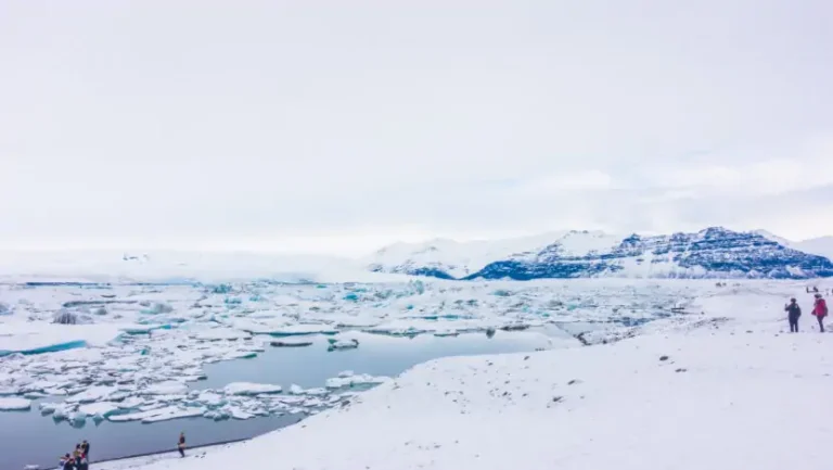 Icebergs in Glacier Lagoon, Iceland .