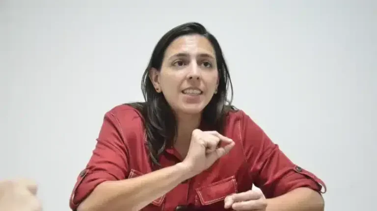 Natália Bonavides: “É impossível existir uma ‘indústria de multa’, a gente não pode permitir que a prefeitura ouse colocar em funcionamento algo desse tipo”. Foto: José Aldenir/Agora RN