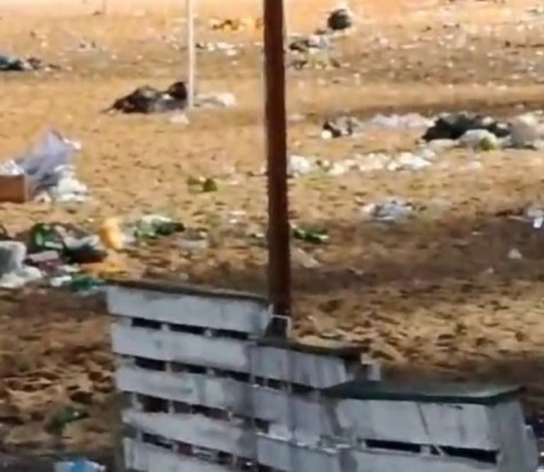 Lixo na praia de miami