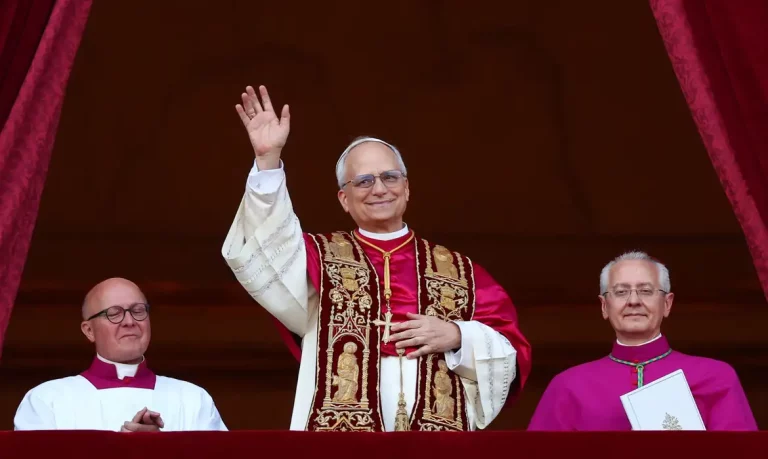 Newly elected Pope Leo XIV, Cardinal Robert Prevost of the United States appears on the balcony of St. Peter's Basilica, at the Vatican, May 8, 2025. REUTERS/Guglielmo Mangiapane     TPX IMAGES OF THE DAY