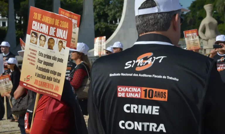Brasília – No Dia Nacional de Combate ao Trabalho Escravo, ato público em frente ao Supremo Tribunal Federal (STF), lembra 10 anos da Chacina de Unaí (Wilson Dias/Agência Brasil)