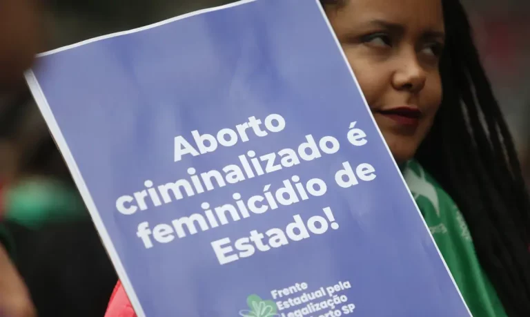 São Paulo (SP), 28/09/2024 - Entidades fazem manifestação pela legalização do aborto  em frente ao MASP. Foto: Paulo Pinto/Agência Brasil