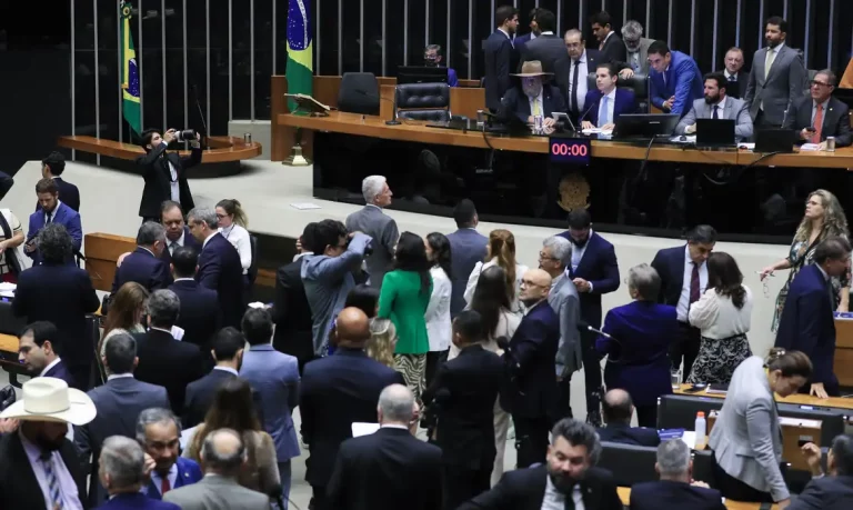 Brasília (DF), 21/05/2025  -  Câmara dos Deputados durante  sessão plenária para votar o projeto de lei (PL 1.466/2025) lei que propõe uma revisão do sistema de carreira e remuneração dos servidores públicos do Poder Executivo federal. Foto: Lula Marques/Agência Brasil