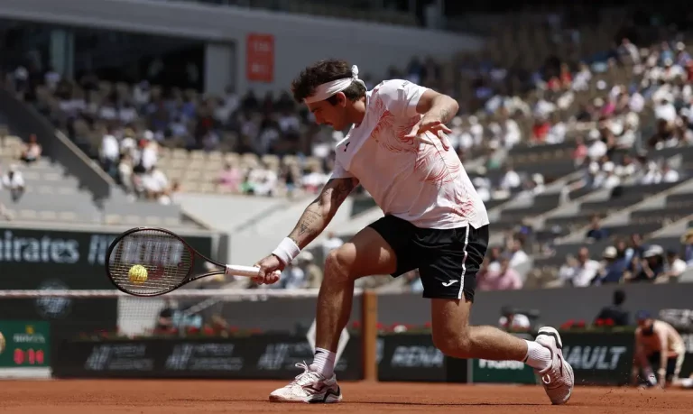Thiago Wild surpreende Medvedev e elimina número 2 do mundo em Roland Garros
30/05/2023
REUTERS/Benoit Tessier