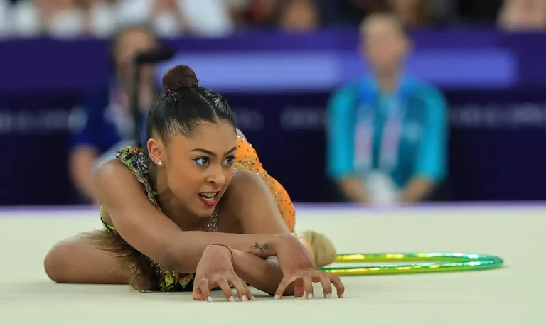 Bárbara Domingos na final por medalha do individual geral ginástica rítmica em Paris - em 09/08/2024