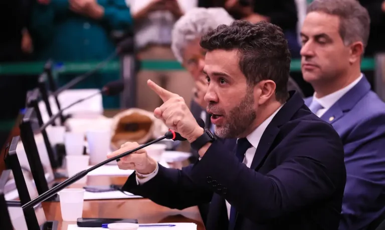 Brasília (DF), 15/07/2025  - O Conselho de Ética e Decoro Parlamentar da Câmara votou pela suspensão temporária por três meses do mandato do deputado André Janones por procedimento incompatível com o decoro. Foto: Lula Marques/Agência Brasil