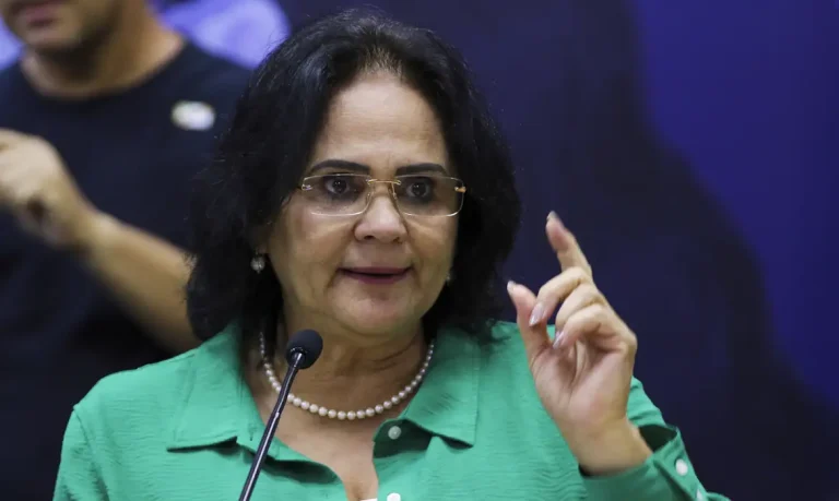 A senadora eleita, Damares Alves, participa de apresentação das ações do Programa de Proteção e Promoção da Saúde Menstrual
