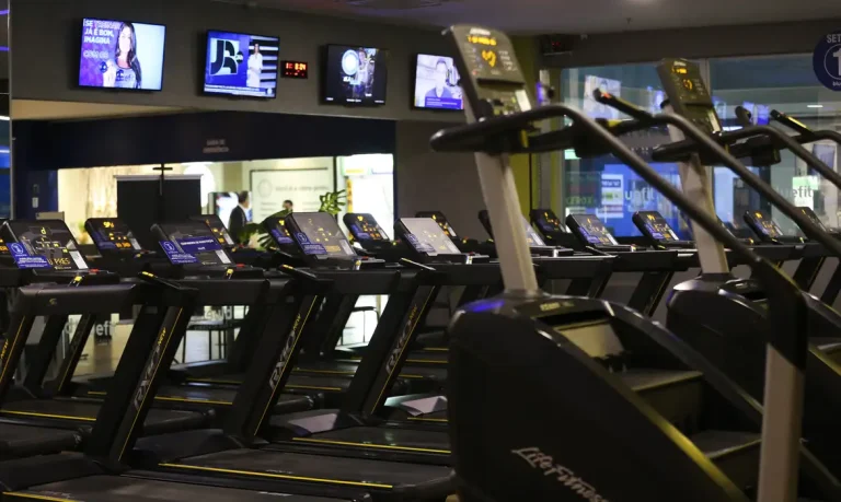 Academia, exercício físico