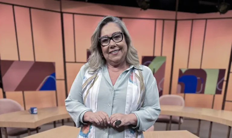 Brasília (DF), 18/09/2025 –  Para refletir sobre os 75 anos da televisão brasileira, data comemorada em 18 de setembro, o Sem Censura receberá três convidados especiais na tradicional bancada do programa da TV Brasil nesta quinta (18), ao vivo, às 16h.

O debate reunirá o jornalista Andre Basbaum, presidente da Empresa Brasil de Comunicação (EBC), que faz a gestão da TV Brasil; a colunista do jornal O Globo, Anna Luiza Santiago, especializada na cobertura de televisão; e o Head de Conteúdo da TV Globo, Gabriel Jacome.
Foto: Rodrigo Peixoto/TV Brasil