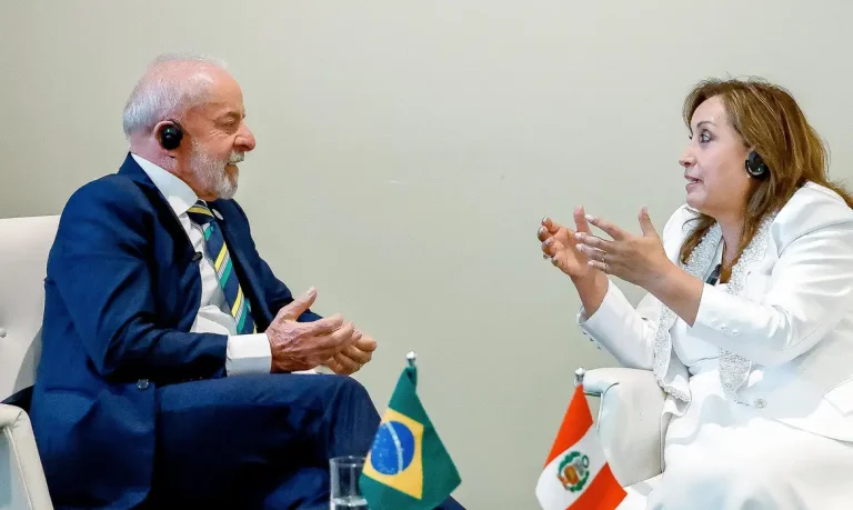 Presidente da República, Luiz Inácio Lula da Silva, durante reunião bilateral com a Presidenta da República do Peru, Dina Boluarte. Sede das Nações Unidas, Nova York (EUA)
