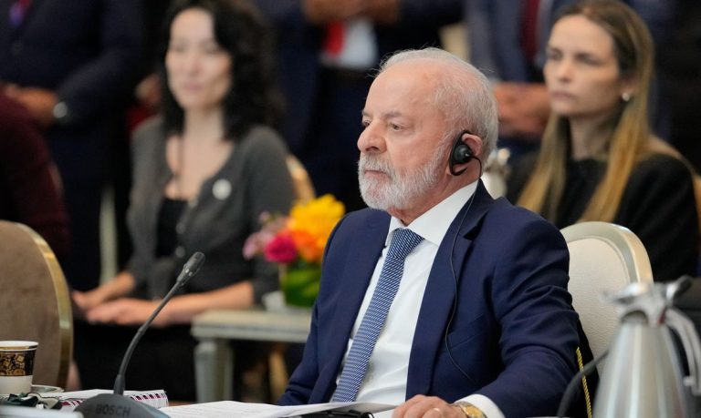 Brazilian President Luiz Inacio Lula da Silva listens to a speech by Malaysian Prime Minister Anwar Ibrahim during a meeting at Sri Perdana in Putrajaya, Malaysia, October 25, 2025. Vincent Thian/Pool via REUTERS