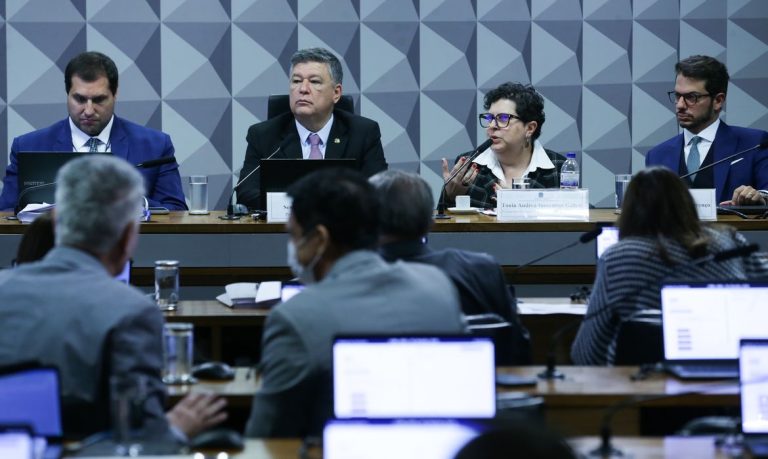 Brasília - 20/10/2025 -Reunião da CPMI do INSS para tomar depoimentos da ex-integrante do Conselho Nacional de Previdência Social (CNPS) Tônia Andrea Inocentini Galleti.  Foto: Lula Marques/ Agência Brasil.