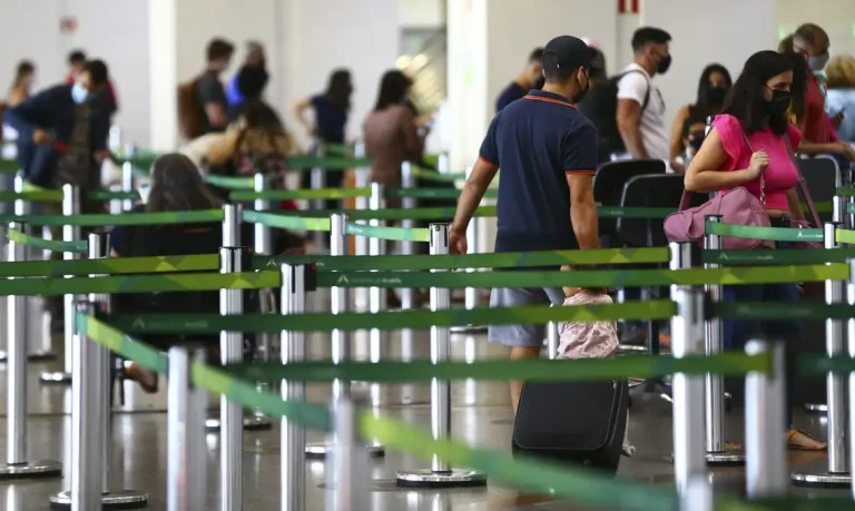 Movimentação de passageiros no Aeroporto Internacional de Brasília.