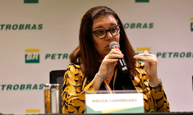 Rio de Janeiro (RJ), 27/02/2025 - A presidente da Petrobras, Magda Chambriard, fala durante  coletiva sobre os resultados financeiros da Petrobras de 2024.  Foto: Tânia Rêgo/Agência Brasil