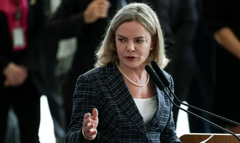 Brasília (DF), 10/03/2025 - Cerimônia de transmissões de cargos e posse, da ministra da secretaria de relações institucionais, Gleisi Hoffman.
Foto: Jose Cruz/Agência Brasil