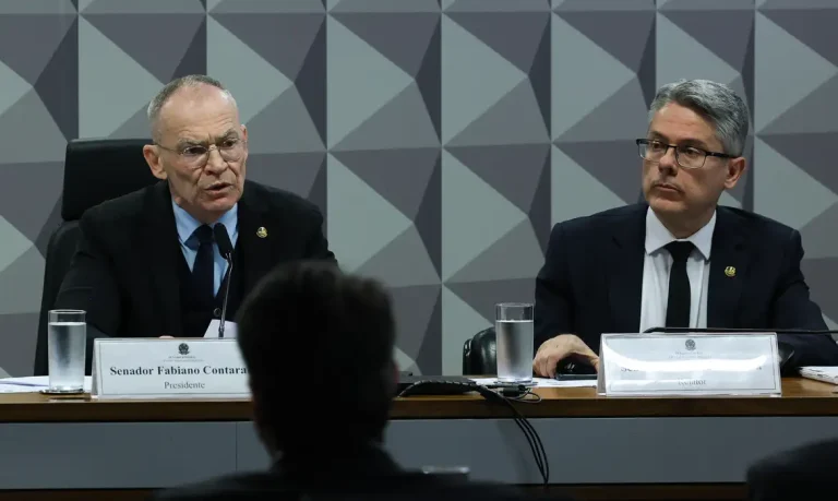 Brasília - 04/11/2025 - A comissão parlamentar de inquérito (CPI) que vai investigar o crime organizado no país foi instalada e o Presidente eleito foi o Senador, Fabiano Contarato e o relator o Senador, Alessandro Vieira. Foto: Lula Marques/ Agência Brasil.