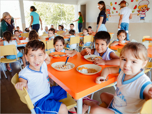 Com o projeto, os estudantes passaram a receber o café da manhã antes do início das aulas, garantindo melhor concentração, mais energia e um ambiente escolar mais acolhedor e igualitário.