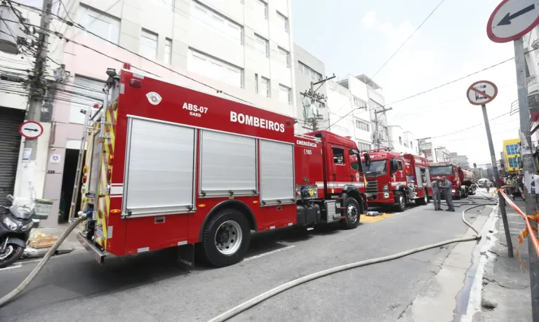 São Paulo (SP), 30/10/2024 - Incêndio de grandes proporções atingiu Shopping Center na região do Brás em São Paulo. Foto: Paulo Pinto/Agência Brasil