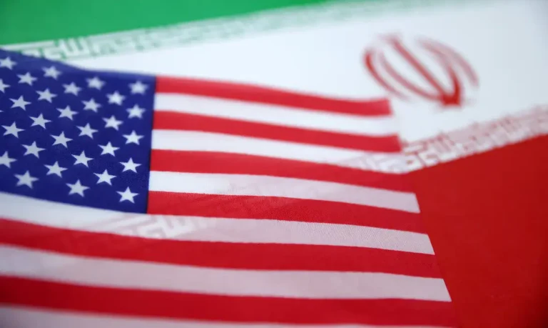 Ilustração mostra bandeiras dos EUA e do Irã
18/6/2025   REUTERS/Dado Ruvic