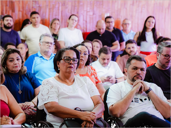 O encontro aconteceu no auditório do Centro Administrativo, às 8 horas, durante um café natalino preparado especialmente para os servidores