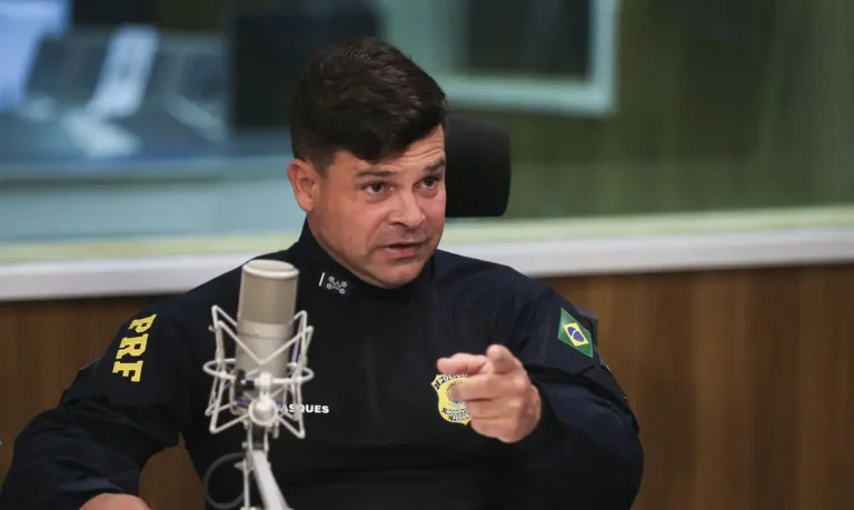O Diretor-Geral da Polícia Rodoviária Federal,Silvinei Vasques,
 é entrevistada no programa A Voz do Brasil.