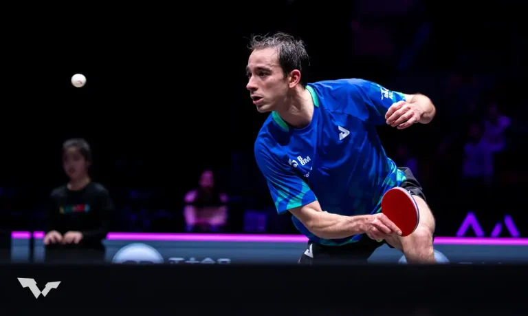 Número 4 do mundo, brasileiro abre 3 sets a 1, mas desperdiça três match points, leva virada e volta a ser derrotado pelo francês Félix Lebrun, sendo eliminado nas quartas de final do WTT Champions de Chongqing. Torneio é voltado aos 32 mesatenistas mais bem colocados do ranking.

Hugo Calderano perde de algoz olímpico e cai em torneio na China
Brasileiro abre 3 sets a 1, mas leva virada do francês Félix Lebrun.  Foto: WTT/Divulgação