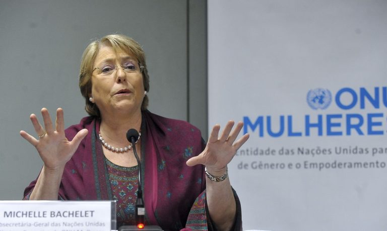 Brasília - A secretária-geral adjunta da Organização das Nações Unidas (ONU) e diretora executiva da ONU Mulheres, Michelle Bachelet, durante encontro com a bancada feminina do Congresso Nacional e mulheres líderes da sociedade civil, na sede da