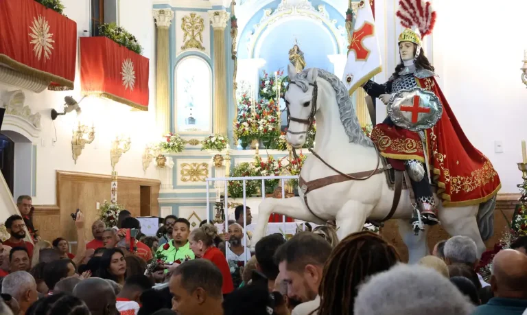 Rio de Janeiro, 23/04/2026 - Toque da alvorada e missa solene em honra a São Jorge, padroeiro do Estado do Rio de Janeiro, em frente ao Santuário de São Jorge e São Gonçalo Garcia no centro. Foto: Rovena Rosa/Agência Brasil