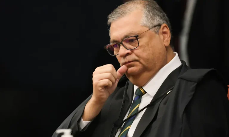 Brasília (DF) 10/09/2025 - O ministro Flávio Dino na Primeira Turma do Supremo Tribunal Federal (STF) que realiza o quarto dia de julgamento dos réus do Núcleo 1 da trama golpista, formado pelo ex-presidente Jair Bolsonaro e mais sete aliados.  Foto: Fabio Rodrigues-Pozzebom/ Agência Brasil