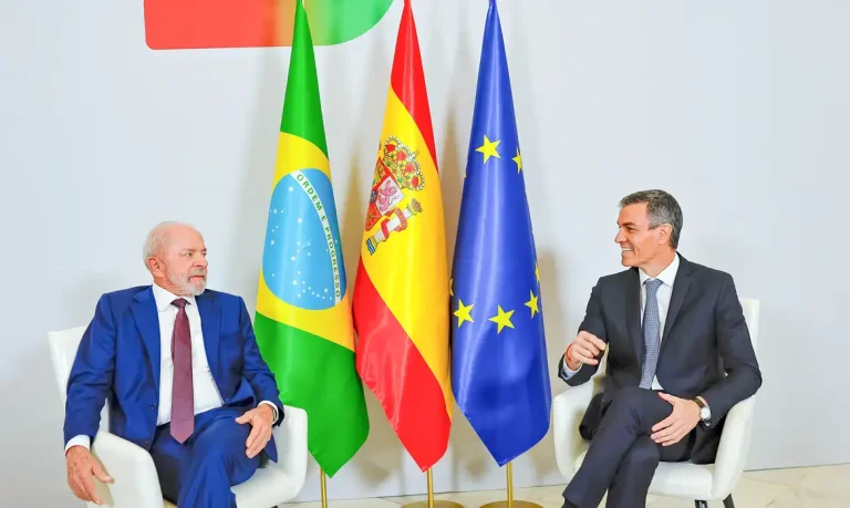 17.04.2026 – Presidente da República, Luiz Inácio Lula da Silva, durante reunião Plenária da I Cúpula Brasil-Espanha. Palácio Real de Pedralbes, Espanha.

Foto: Ricardo Stuckert / PR