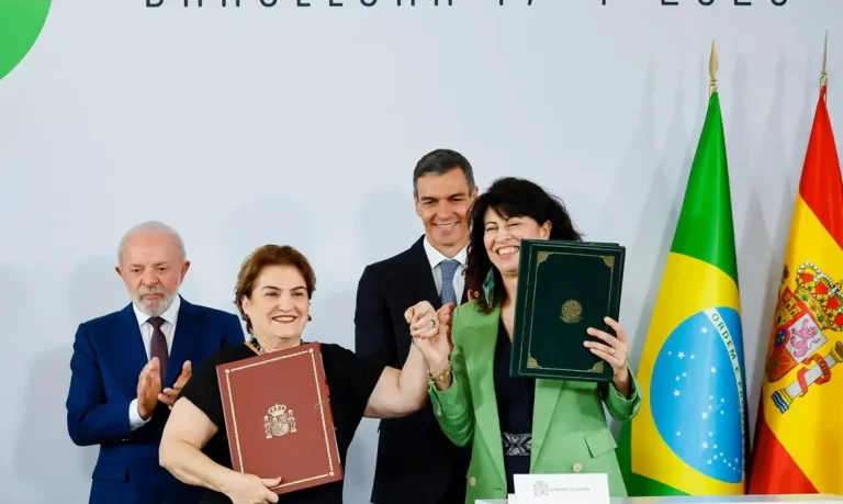 17.04.2026 – Presidente da República, Luiz Inácio Lula da Silva, durante assinatura de atos. Palácio Real de Pedralbes, Espanha. Na foto a ministra das Mulheres, Márcia Lopes.

Foto: Ricardo Stuckert / PR