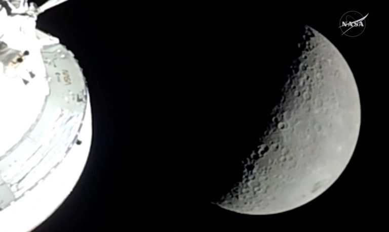 Cápsula Orion da missão Artemis 2 atinge sua maior distância da Terra
(imagem vídeo)
06/04/2026
NASA/Handout via REUTERS