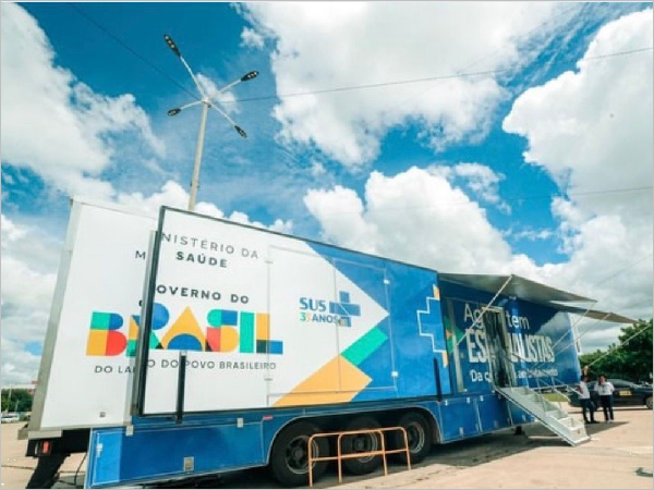 A unidade móvel está instalada na Ilha de Sant'Ana, oferecendo exames de tomografia e ultrassonografia
