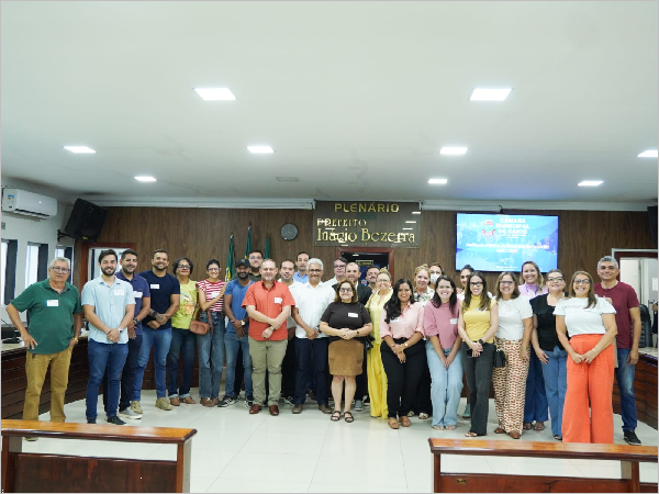 O evento reuniu secretários e colaboradores da gestão municipal, representantes do Legislativo e membros da sociedade civil organizada