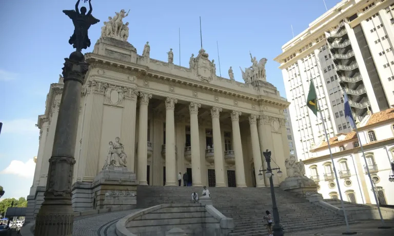 Fachada da Casa da Democracia, centro cultural que futuramente vai ocupar o prédio histórico do Palácio Tiradentes, no centro do Rio de Janeiro